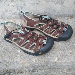 Keen sandals size 8.5